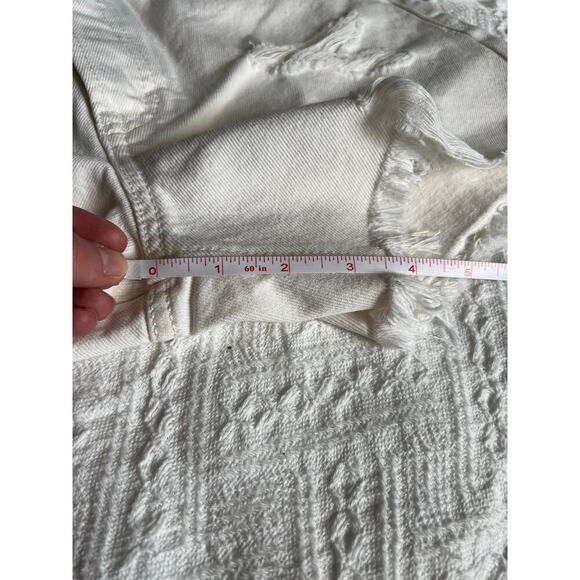 Free People Women’s White Distressed Cut-Off Shorts, size 26, NWT - Picture 9 of 11
